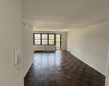 240 East 82nd Street - Photo Thumbnail 5