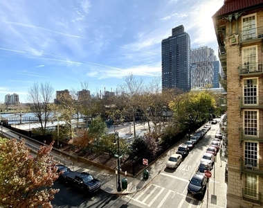 East 78th Street - Photo Thumbnail 0