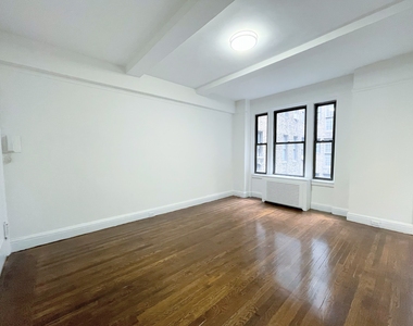 140 East 46th Street - Photo Thumbnail 0