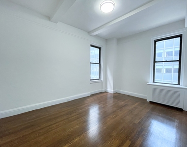 140 East 46th Street - Photo Thumbnail 2