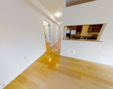 211 North End Avenue - Photo Thumbnail 1