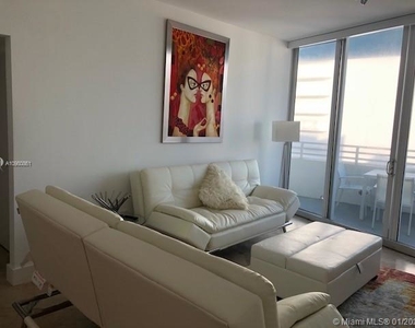 225 Collins Ave - Photo Thumbnail 17