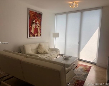 225 Collins Ave - Photo Thumbnail 18