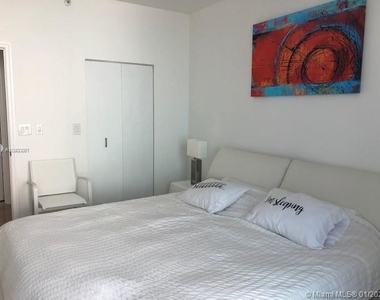 225 Collins Ave - Photo Thumbnail 36