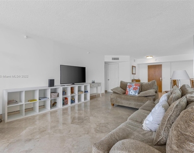 16711 Collins Ave - Photo Thumbnail 4