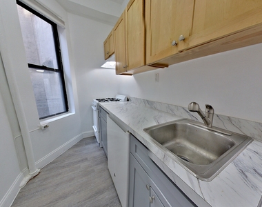 620 East 11th Street - Photo Thumbnail 3