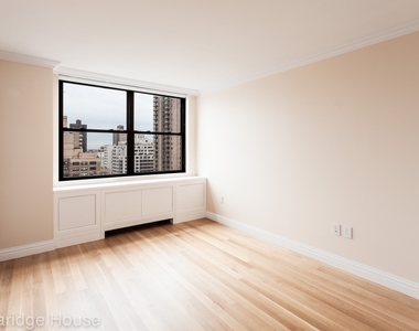 201 East 87th Street - Photo Thumbnail 7