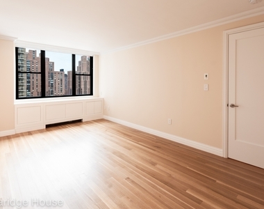 201 East 87th Street - Photo Thumbnail 5