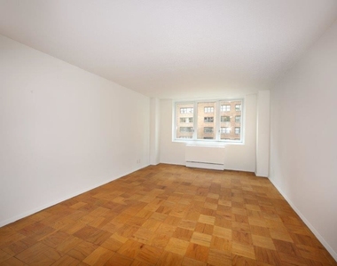 Murray Hill 1 Bedroom With Full Amenities! - Photo Thumbnail 1