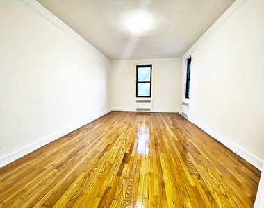 260 Ocean Parkway - Photo Thumbnail 6