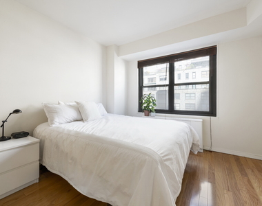 220 East 57th Street - Photo Thumbnail 1