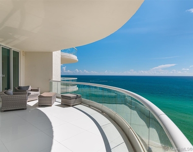 16051 Collins Ave - Photo Thumbnail 22