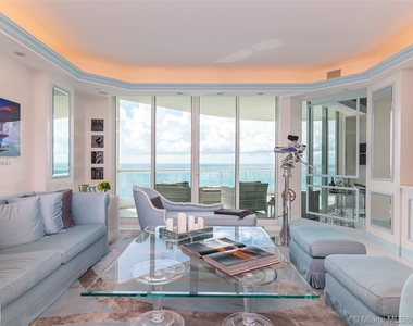 16051 Collins Ave - Photo Thumbnail 1