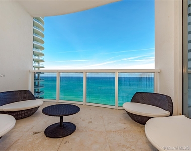 16001 Collins Ave - Photo Thumbnail 4