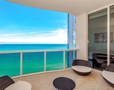 16001 Collins Ave - Photo Thumbnail 5