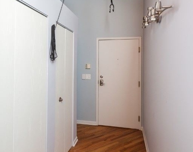 2222 W Diversey Ave 204 - Photo Thumbnail 12