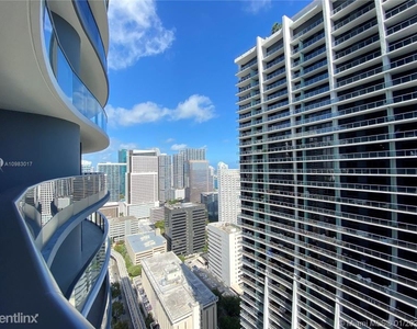 1000 Brickell Plaza - Photo Thumbnail 13