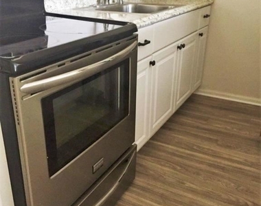 690 Kingsbridge St Apt 12 - Photo Thumbnail 1