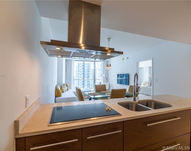 485 Brickell Ave - Photo Thumbnail 1