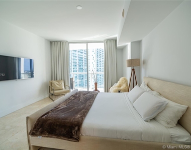 485 Brickell Ave - Photo Thumbnail 7