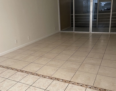 9460 Live Oak Pl Apt 30 - Photo Thumbnail 1