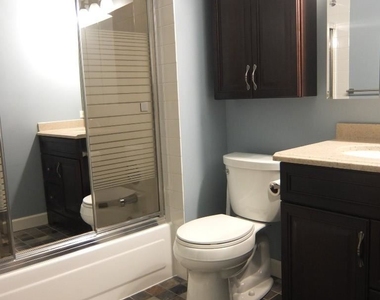 400 N Racine Ave Apt 220 - Photo Thumbnail 8