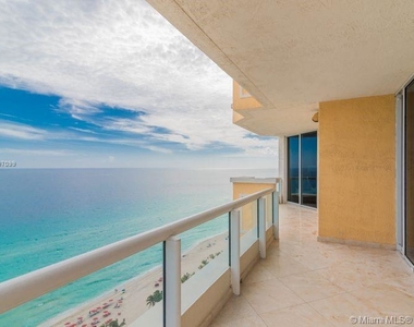 17875 Collins Ave - Photo Thumbnail 21