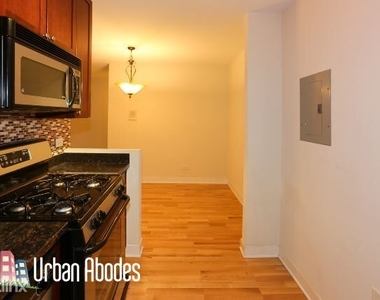 625 W Wrightwood Ave 222 - Photo Thumbnail 2