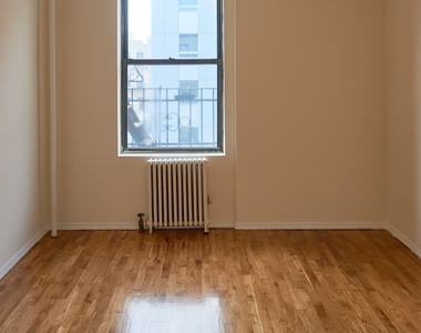 24-35 Steinway Street - Photo Thumbnail 4