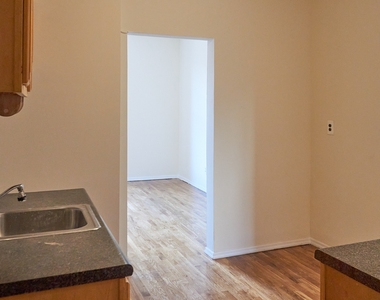 24-35 Steinway Street - Photo Thumbnail 2