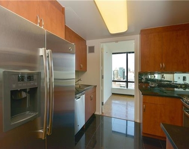 420 East 61st Street - Photo Thumbnail 4