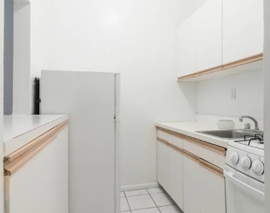 318 East 89 Street - Photo Thumbnail 8