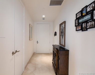 15901 Collins Ave - Photo Thumbnail 8