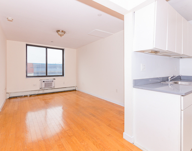 924 Metropolitan Avenue - Photo Thumbnail 0