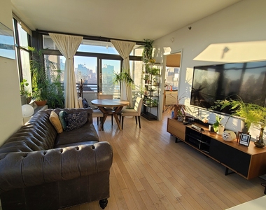 424 Bedford Avenue - Photo Thumbnail 2