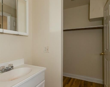 1220 N Lasalle B5 - Photo Thumbnail 5