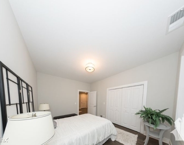 2618 N Rockwell St 2f - Photo Thumbnail 9