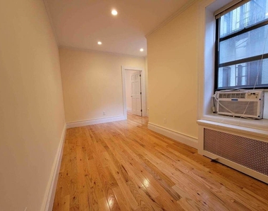 48 Stuyvesant Street - Photo Thumbnail 1