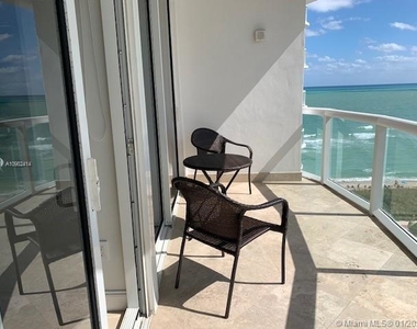 6365 E Collins Ave - Photo Thumbnail 10