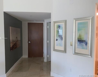 6365 E Collins Ave - Photo Thumbnail 14