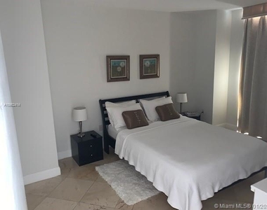 6365 E Collins Ave - Photo Thumbnail 28