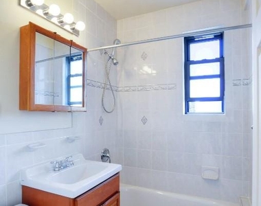 301 East 38th Street - Photo Thumbnail 5