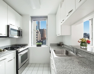 150 East 44th Street - Photo Thumbnail 1