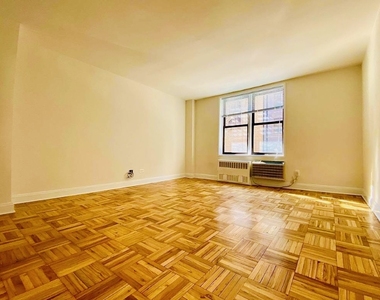 151 West 16th Street - Photo Thumbnail 2