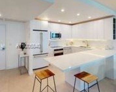 2301 Collins Ave - Photo Thumbnail 24