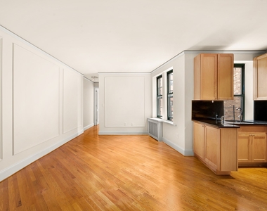 226 East 70th Street - Photo Thumbnail 2