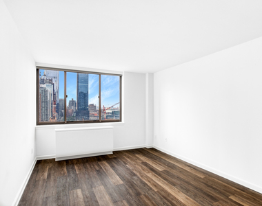 520 West 43rd Street - Photo Thumbnail 2