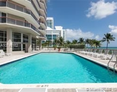 6767 Collins Ave - Photo Thumbnail 7