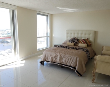 6767 Collins Ave - Photo Thumbnail 1