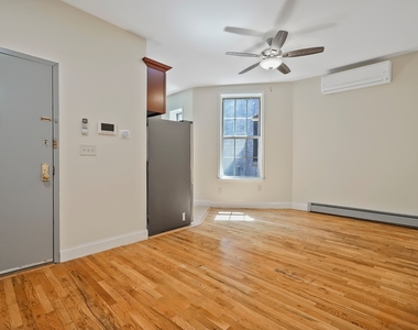 392 Tompkins Avenue - Photo Thumbnail 3